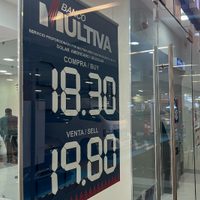 Peso mexicano navega en la volatilidad por indicadores económicos de Estados Unidos