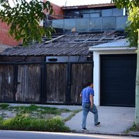 Acusaron al hombre que quemó vivo a su hijo e incineró la cara de su hija con un aerosol