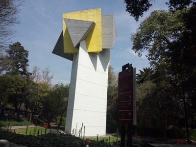 Los Pinos: transparencia y arte público