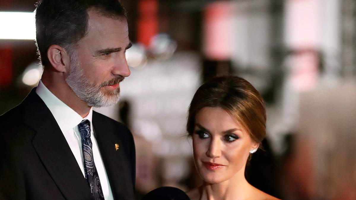 Felipe y Letizia, con cuidado. Fuente: (Instagram)