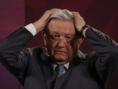 Pese a evidencias, AMLO se escuda y niega espionaje de Sedena en su gobierno: "tengo otros datos"
