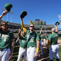 Atléticos se despiden de Oakland, su casa desde 1968