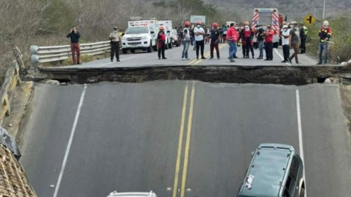 El puente desplomado en Ecuador