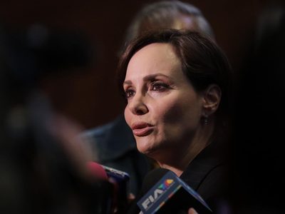 "Yo me arreglo en mi casa": Lilly Téllez niega saber sobre salón de belleza en el Senado