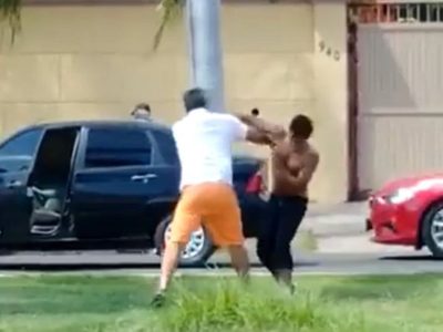 Graban en video cómo supuesto limpiaparabrisas noquea a conductor en Sonora