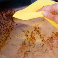 El truco del papel aluminio para dejar el horno de tu cocina impecable y como recién comprado