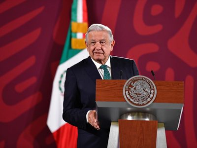 Intención del gobierno era adquirir el 51% de las acciones de Banamex: AMLO