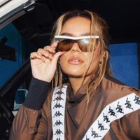 Look cowboy y buena compañía: Karol G causa furor con este feliz anuncio