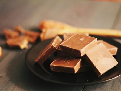Barritas de chocolate con cereal: mirá lo fácil que es preparar este snack dulcero para la hora de la merienda