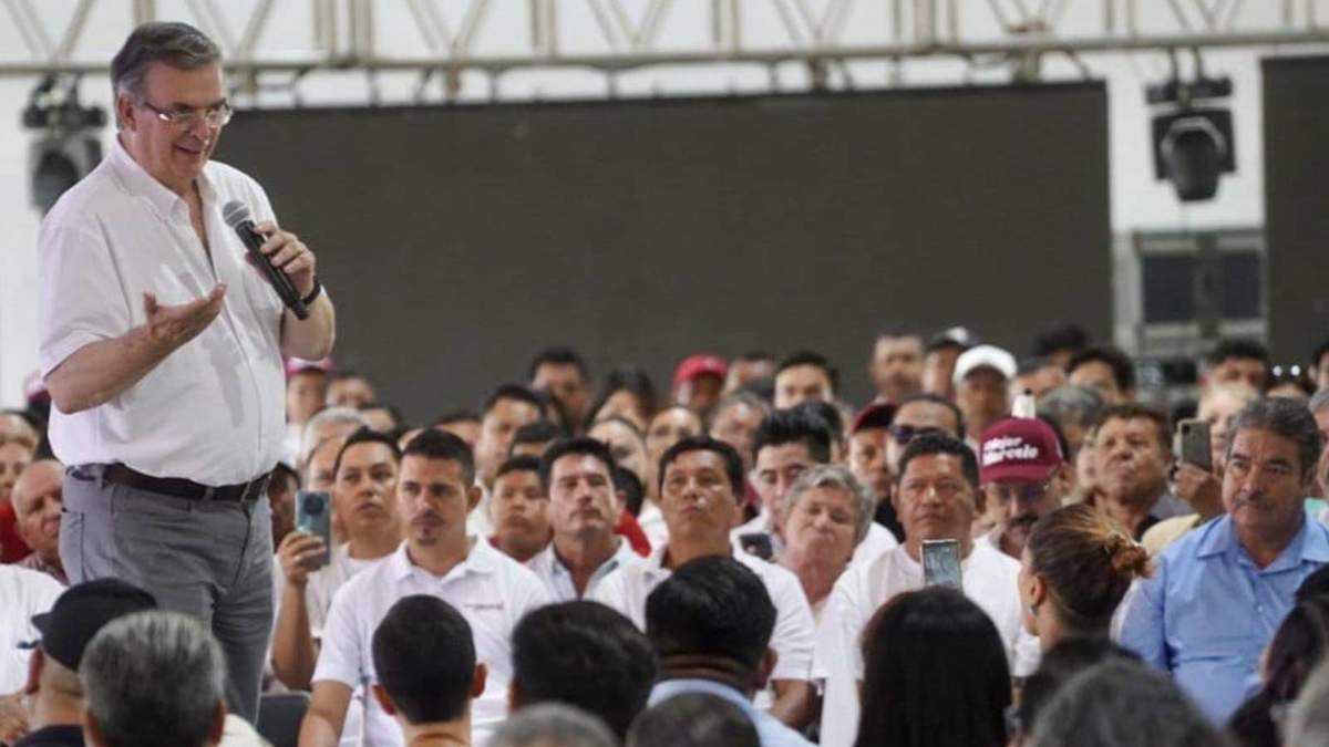 Ebrard en su asamblea en Colima