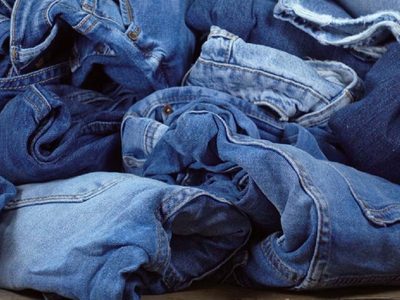Con 1 jean viejo y un rollo de cinta adhesiva vacío: creá el joyero más hermoso de estilo denim