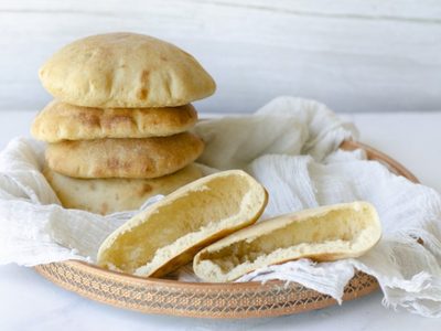 Descubrí esta receta de pan pita casero y no pararás de lucirte cada vez que hay picada