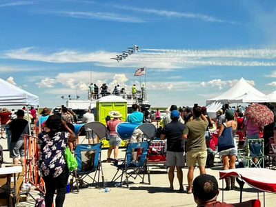 Unos 100 afectados y 10 hospitalizados por calor extremo en una feria aeronáutica de Colorado