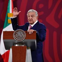 AMLO ataca otra vez a Villoro por críticas a su gobierno: "simula ser independiente"