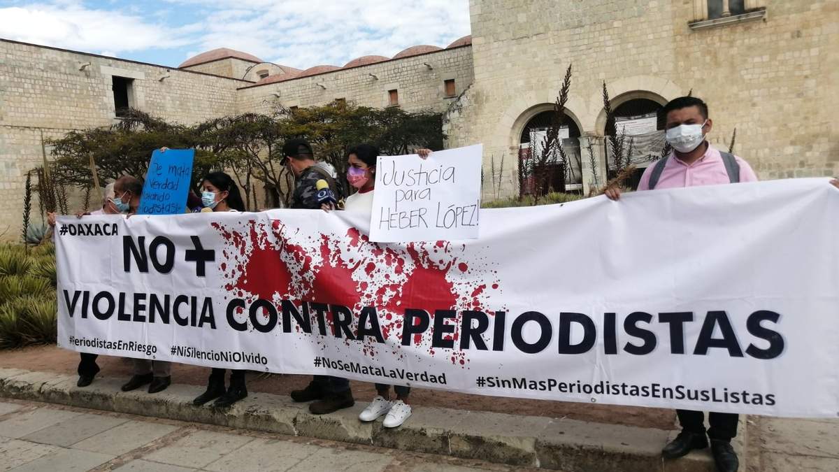 Periodistas de Oaxaca protestan por el homicidio de Heber López