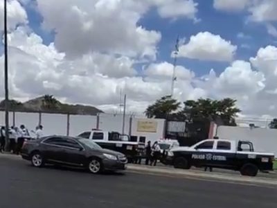 Un centenar de jóvenes reclusos se amotina en Sonora; un comandante resulta herido