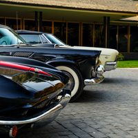 Por primera vez, llegan a la Argentina la Ferrari Testarossa negra de Diego Maradona y otros autos icónicos