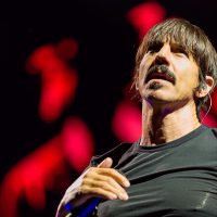 Los Red Hot Chili Peppers prenden el Palacio de los Deportes