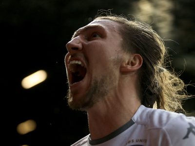 Leeds United sacó puntos de oro en su lucha por la permanencia