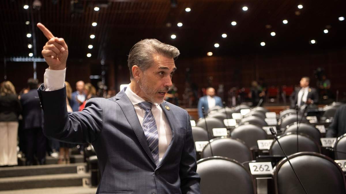 Luis Morales, suplente de Sergio Mayer, rinde protesta como diputado