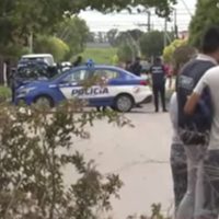 Víctima de robo captura al ladrón, lo filma mientras lo ahorca y comparte el video en WhatsApp