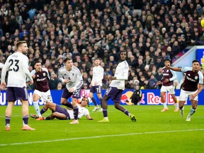 El Aston Villa vence 2-1 al Manchester United y sella su décima victoria consecutiva