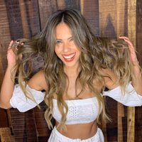 Mucho brillo y una pícara mirada: Barby Franco deslumbró con un outfit muy canchero