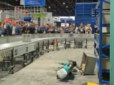 Robot colapsa luego de una extenuante jornada laboral de 20 horas (video)