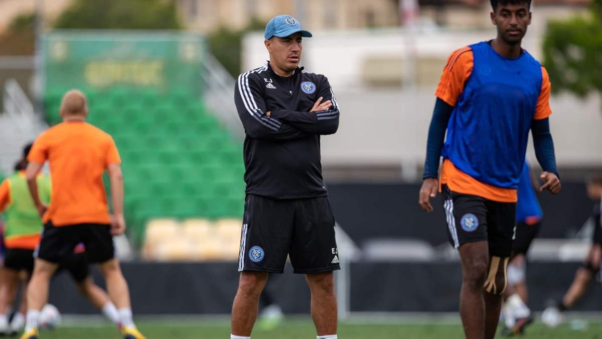 Efraín Juárez será auxiliar técnico en Standard de Lieja