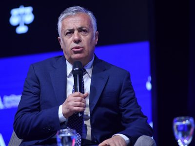 Cornejo aumentó un 40% su sueldo y el de sus funcionarios