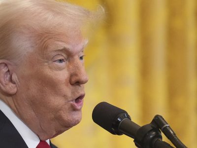 Trump debilita el combate al lavado de dinero, alertan en EU