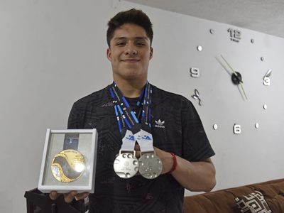En el limbo si la entrenadora del clavadista Osmar Olvera irá a París 2024; Ana Guevara debe decidir