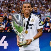 Mbappé debuta en el Real Madrid con gol y título de la Supercopa de Europa (Video)