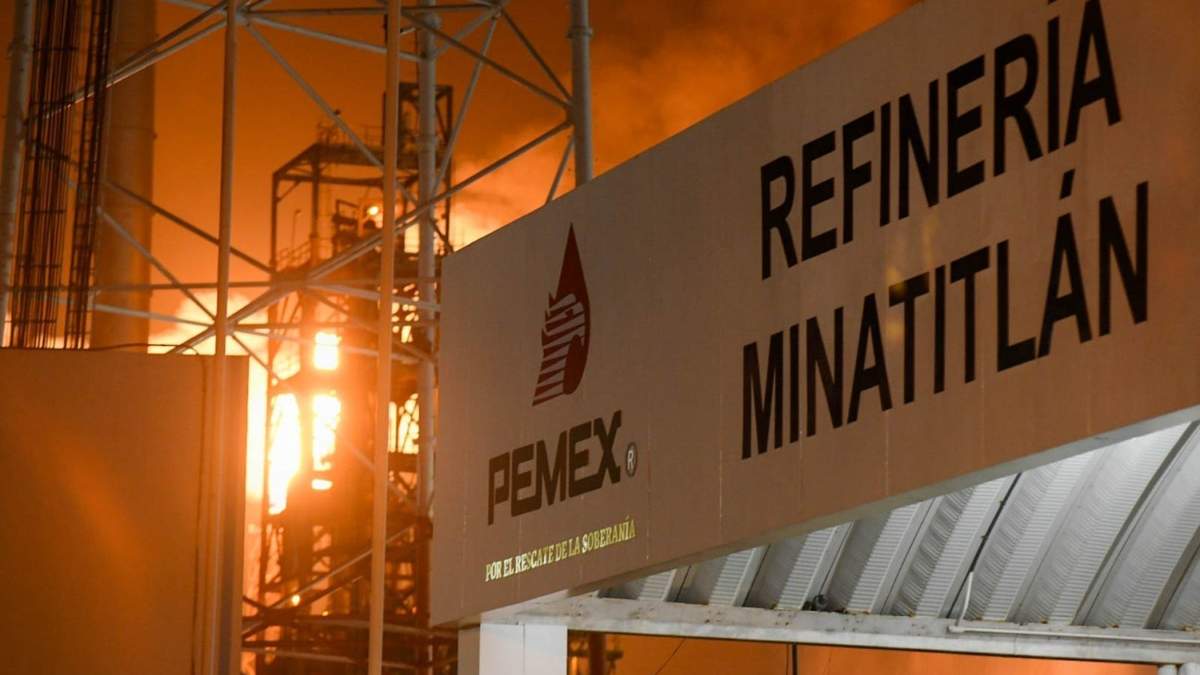 Incendio en la planta U-100 ubicada en el Sector No. 3 de la Refinería Minatitlán