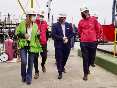 Darío Martínez recorrió las obras en el puerto de Dock Sud