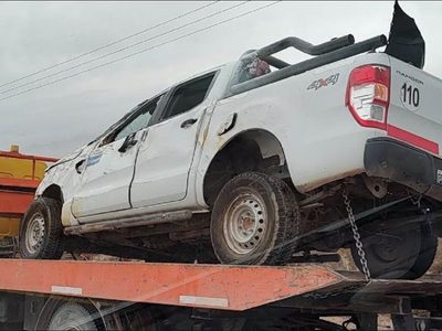 Una camioneta intentó sobrepasar a un camión en la ruta 51 y terminó volcando