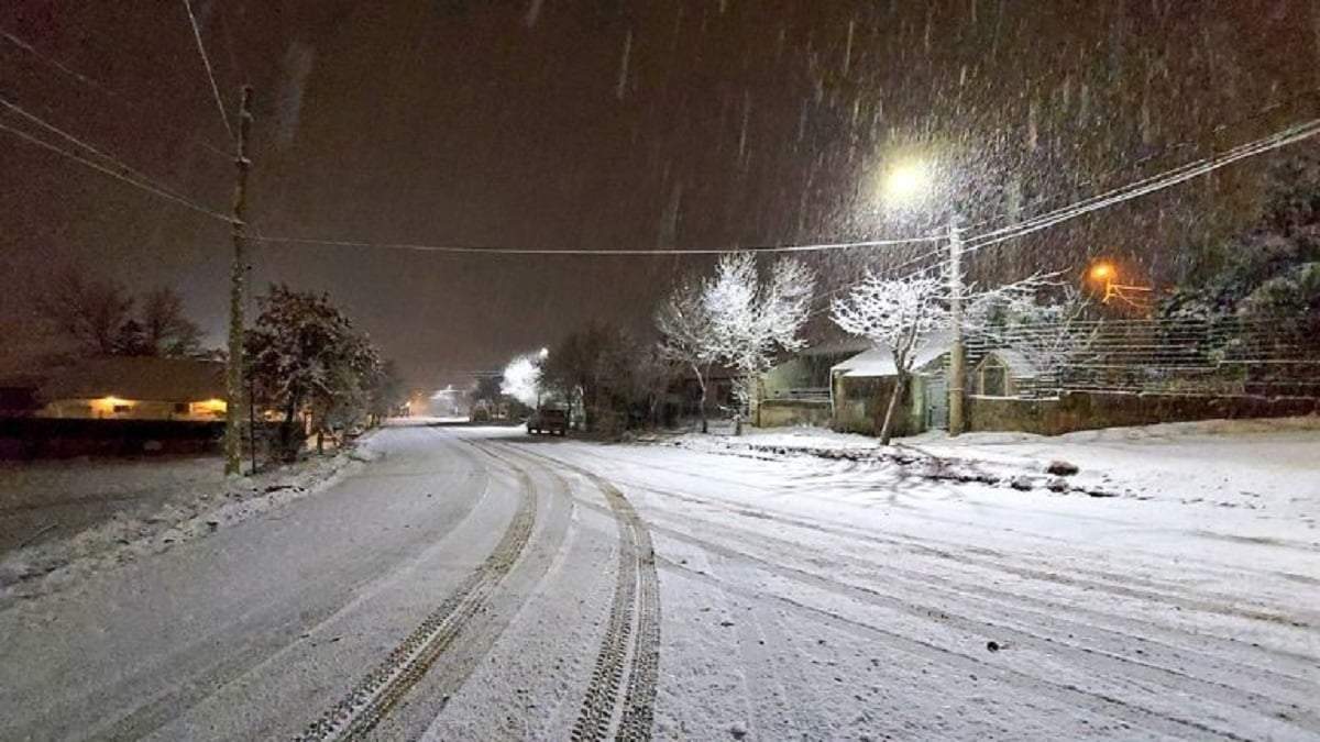 Oficialmente dieron recomendaciones para circular con la nieve. Foto archivo.
