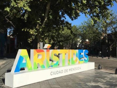 Iba en rollers por la Arístides y la atropellaron