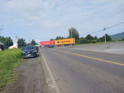 Conmemoran Día de Pueblos Indígenas con bloqueos carreteros en Michoacán