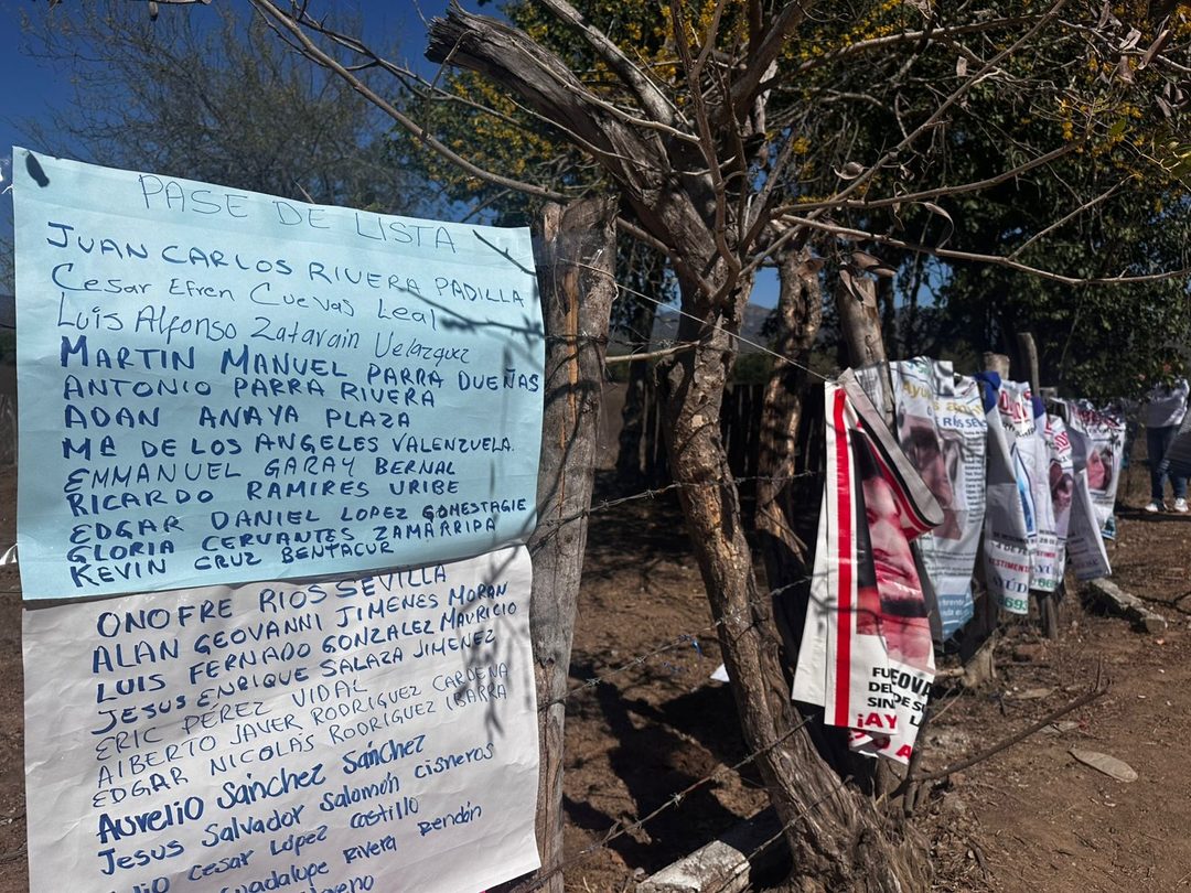 cartulinas con nombres de desaparecidos Foto