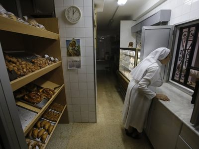 Monjas de Zaragoza venden sus productos de repostería ante la crisis por el COVID 19