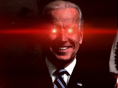 Retrato de Joe Biden con ojos de láser desata teorías sobre Taylor Swift, Travis Kelce y la NFL