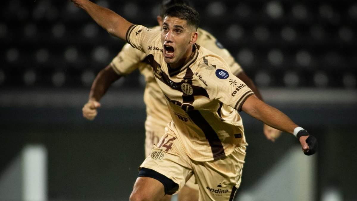 Platense, el campeón del fútbol argentino enfrenta a River el domingo