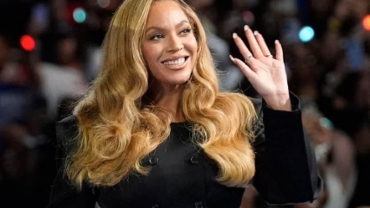 Beyoncé durante un evento de campaña de la candidata demócrata a la presidencia, la vicepresidenta Kamala Harris, en Houston