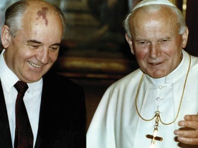 El periódico del Vaticano rinde homenaje a Gorbachov: "fue un visionario humanista"