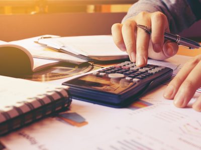 Inflación: qué gastos recortaron los argentinos para llegar a fin de mes con el sueldo