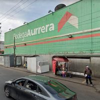 Irrumpen un Aurrerá en Iztapalapa, roban artículos, y clientes los detienen