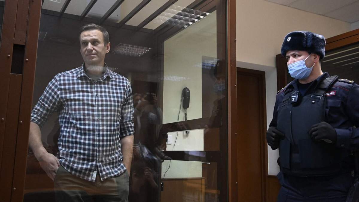 El líder de la oposición rusa, Alexei Navalny, desde los juzgados en Moscú, Rusia. Fuente: (Twitter)