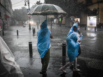 Amaga ciclón tropical en el Pacífico; alerta por lluvias intensas y torrenciales de viernes a lunes
