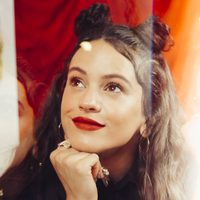¿La moda del momento? Rosalía también se cortó el flequillo en cuarentena. ¡Mirá!